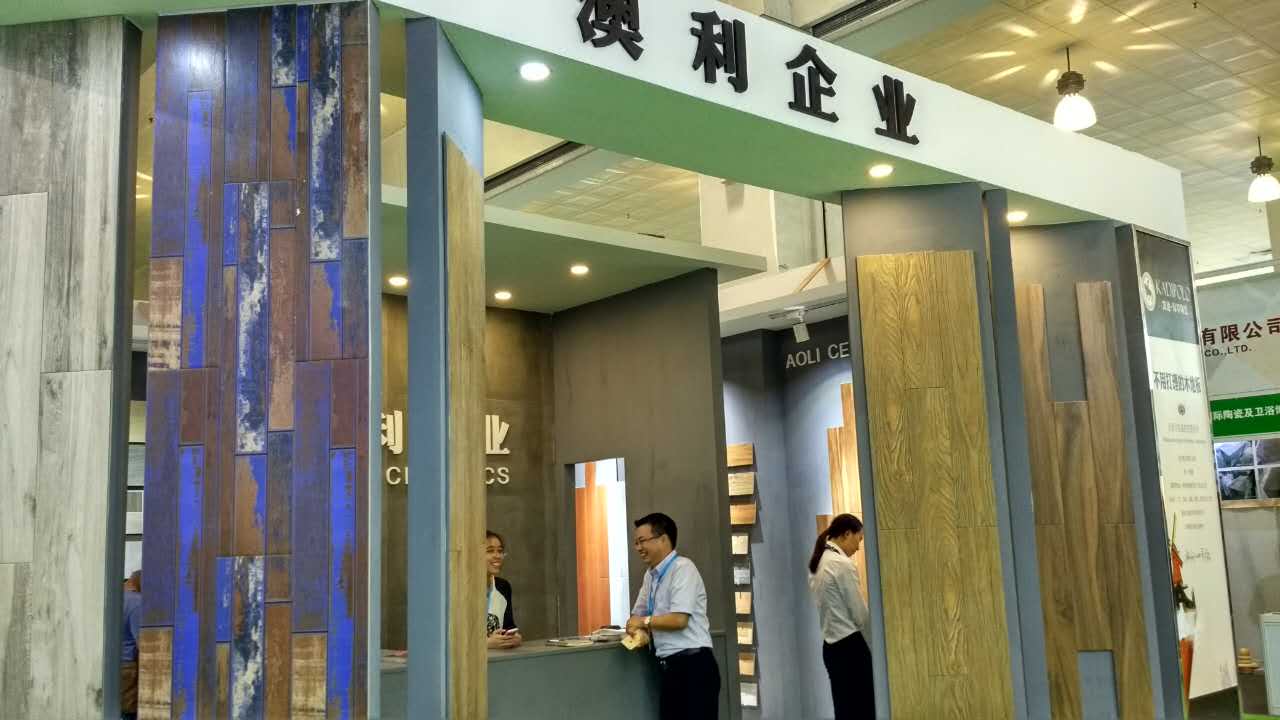 ��ֱ���ղ�������������(d��)��һ��Ļ�ɫľ�y��һʯ����